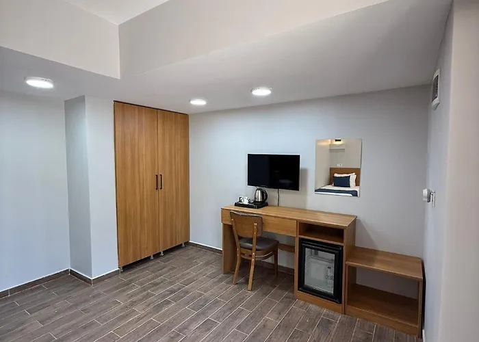 Отель The Halcyon 2*